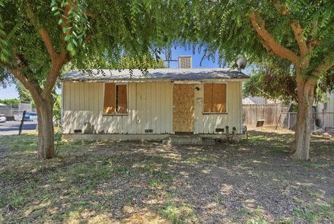 Photo of 364 Farmersville Road, Farmersville, CA 93223 (MLS # 241583)
