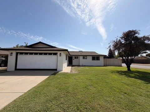 Photo of 249 W Paradise Avenue, Visalia, CA 93277 (MLS # 244249)