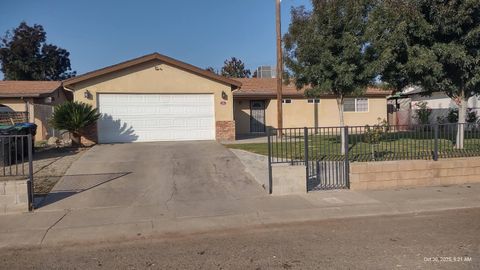 Photo of 1363 S State Street, Porterville, CA 93257 (MLS # 240736)