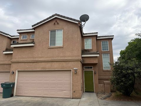 Photo of 1155 Goble Court, Tulare, CA 93274 (MLS # 241486)