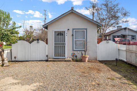 Photo of 448 S Palm Street, Woodlake, CA 93286 (MLS # 239621)