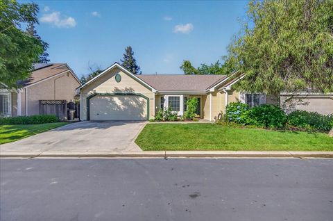 Photo of 10771 N Windham Bay Circle, Fresno, CA 93730 (MLS # 241581)