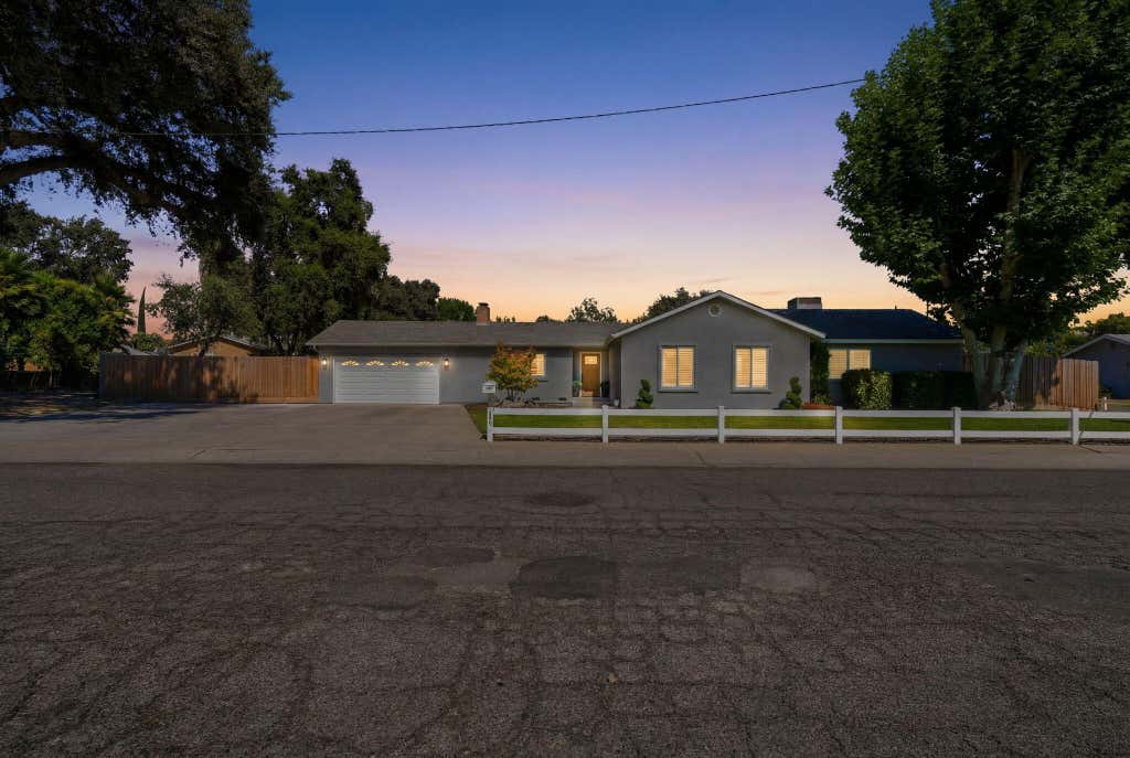 Photo of 142 N Crenshaw Street, Visalia, CA 93291 (MLS # 242825)