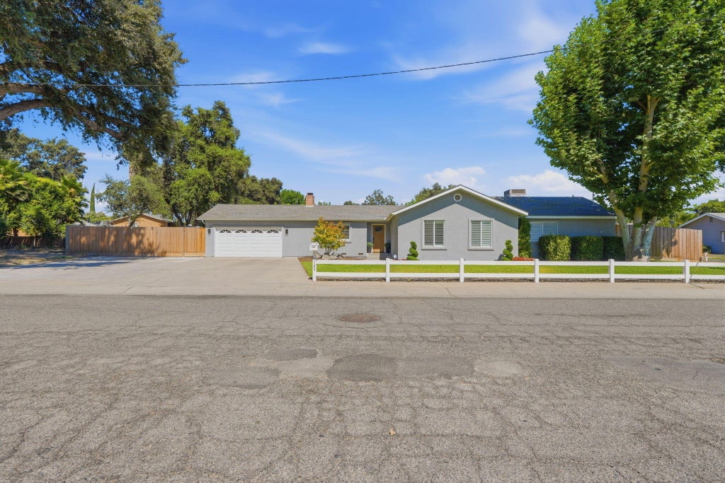 Photo of 142 N Crenshaw Street, Visalia, CA 93291 (MLS # 242825)