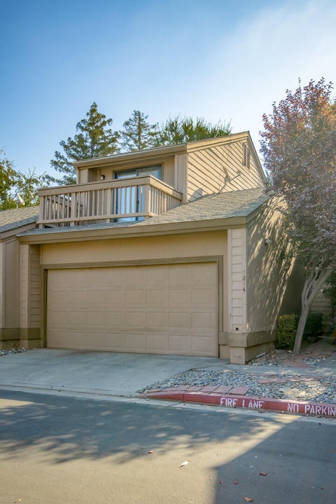 Photo of 1214 S Kent Street, Visalia, CA 93277 (MLS # 243935)