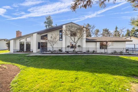 Photo of 21487 Ave 332, Woodlake, CA 93286 (MLS # 239469)