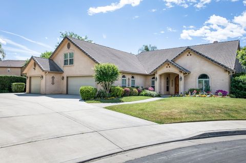 Photo of 4907 W Lakewood Court, Visalia, CA 93291 (MLS # 241054)