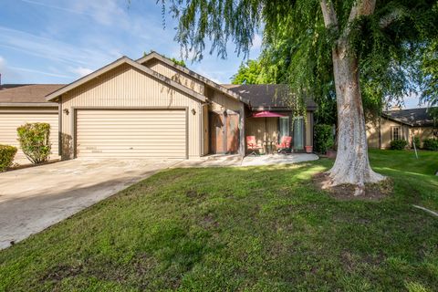 Photo of 2554 E Tulare Avenue, Visalia, CA 93292 (MLS # 241119)