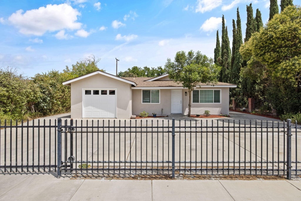 Photo of 4222 W Victor Avenue, Visalia, CA 93277 (MLS # 242862)