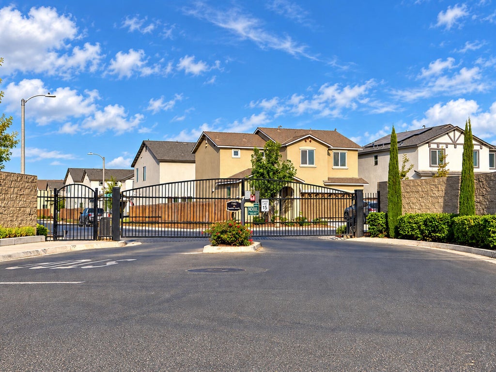 Photo of 2207 S Crumal Street, Visalia, CA 93292 (MLS # 244299)