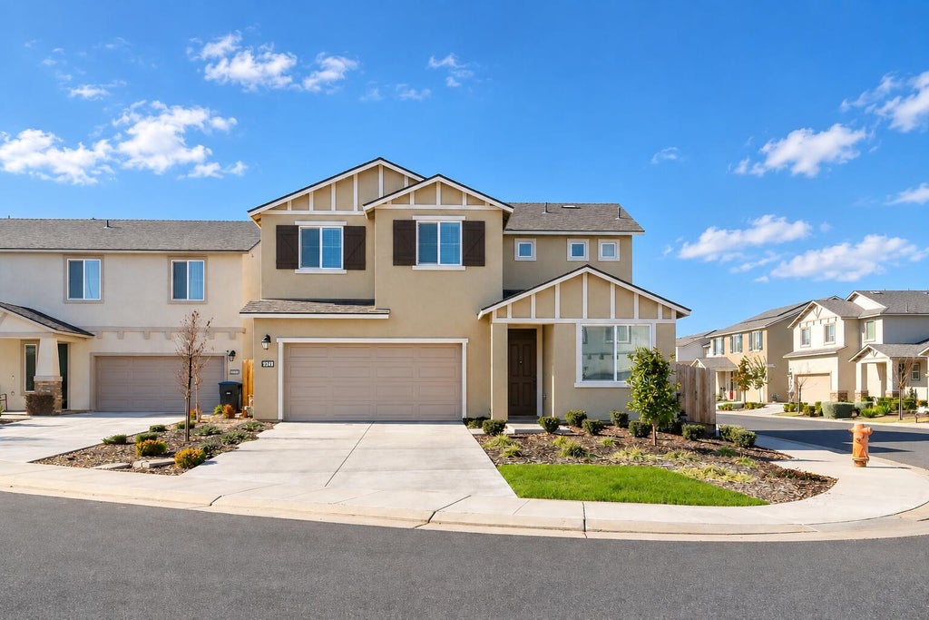 Photo of 2207 S Crumal Street, Visalia, CA 93292 (MLS # 244299)
