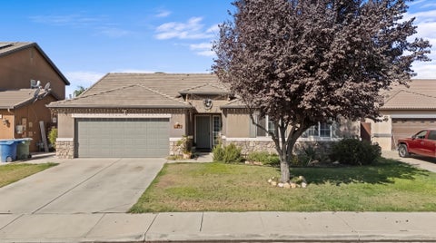 Photo of 2215 Fiori Street, Delano, CA 93215 (MLS # 244285)