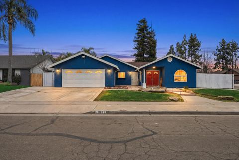 Photo of 1582 E Ben Franklin Avenue, Tulare, CA 93274 (MLS # 240099)