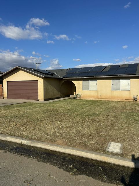 Photo of 1906 N Beverly Street, Porterville, CA 93257 (MLS # 241252)