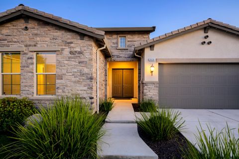 Photo of 3636 Elberta Circle, Dinuba, CA 93618 (MLS # 240900)