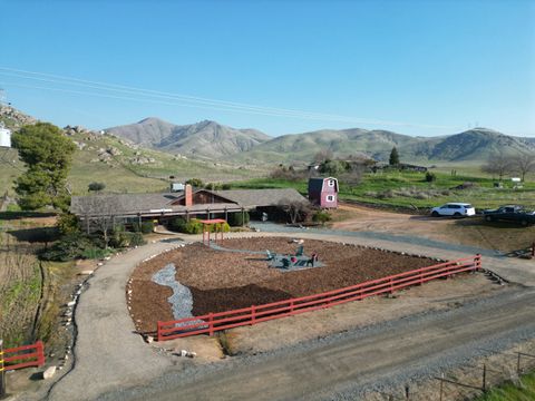 Photo of 27598 196 Avenue, Porterville, CA 93257 (MLS # 233367)