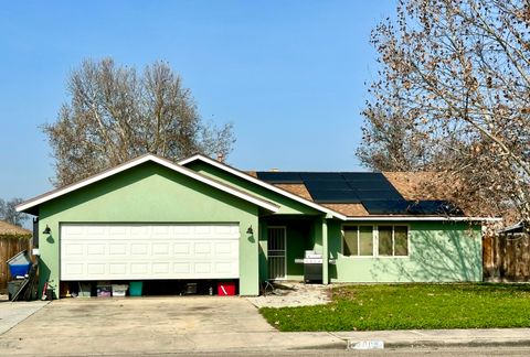 Photo of 1700 W Mulberry Avenue, Porterville, CA 93257 (MLS # 239541)