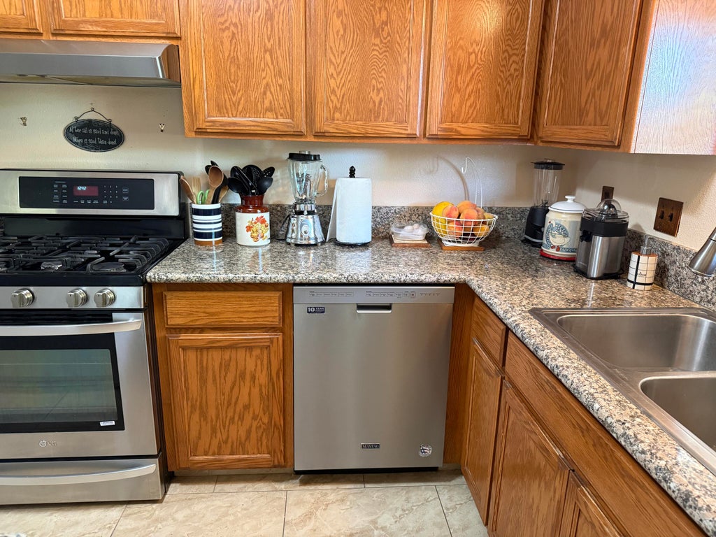 Photo of 1047 S Linwood Street, Visalia, CA 93277 (MLS # 242491)