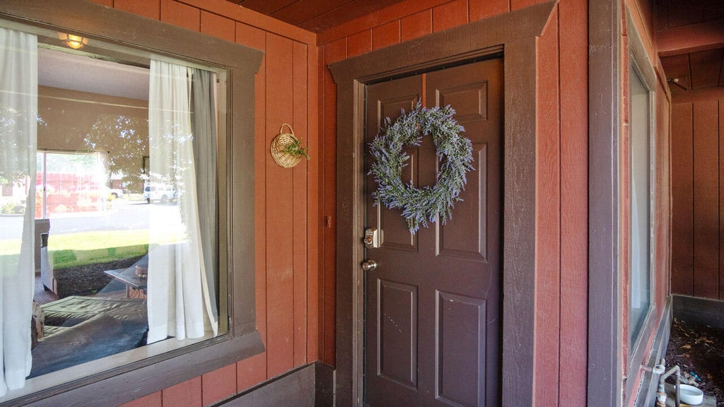 Photo of 1032 E Oakridge Avenue, Visalia, CA 93292 (MLS # 241722)