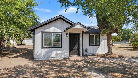 Photo of 1060 W Belleview Avenue, Porterville, CA 93257 (MLS # 243936)