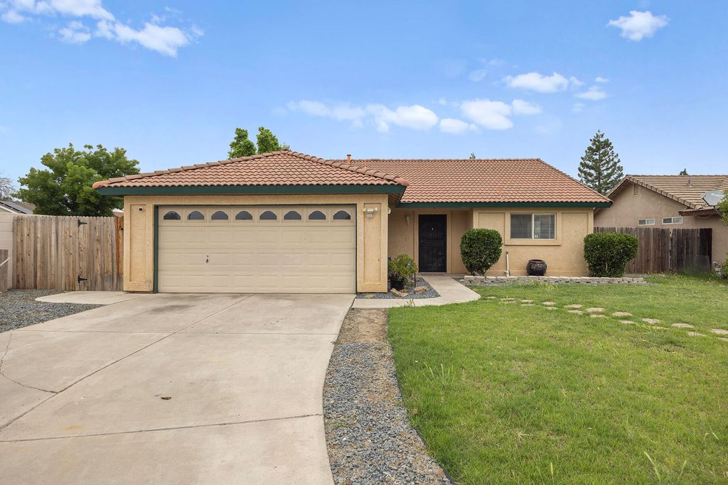 Photo of 1825 N Liberty Court, Visalia, CA 93292 (MLS # 241544)