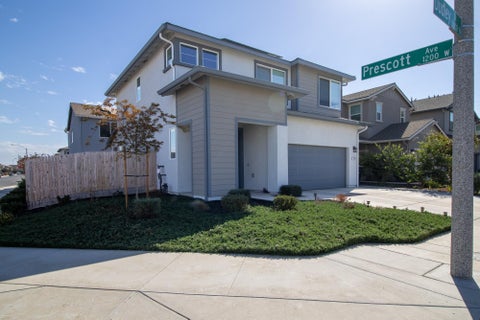 Photo of 3040 N Dudley Street, Visalia, CA 93291 (MLS # 244758)