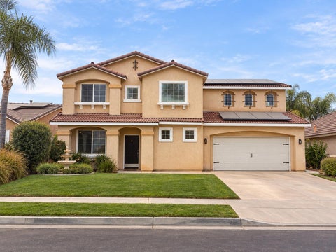 Photo of 2724 Lakeridge Avenue, Tulare, CA 93274 (MLS # 244212)