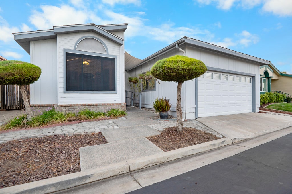 Photo of 4705 S Linda Vista Street, Visalia, CA 93277 (MLS # 243577)