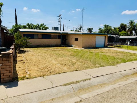 Photo of 877 E Thurman Avenue, Porterville, CA 93257 (MLS # 241288)