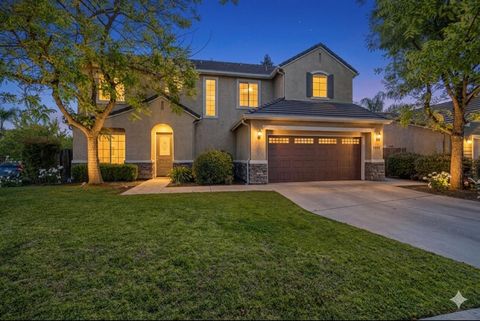 Photo of 1242 N Julieann Street, Visalia, CA 93291 (MLS # 240491)