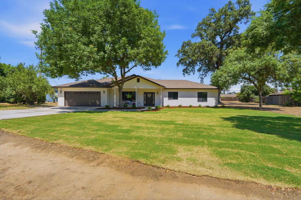 Photo of 208 N Linwood Street N, Visalia, CA 93291 (MLS # 242061)