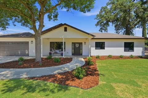 Photo of 208 N Linwood Street N, Visalia, CA 93291 (MLS # 242061)