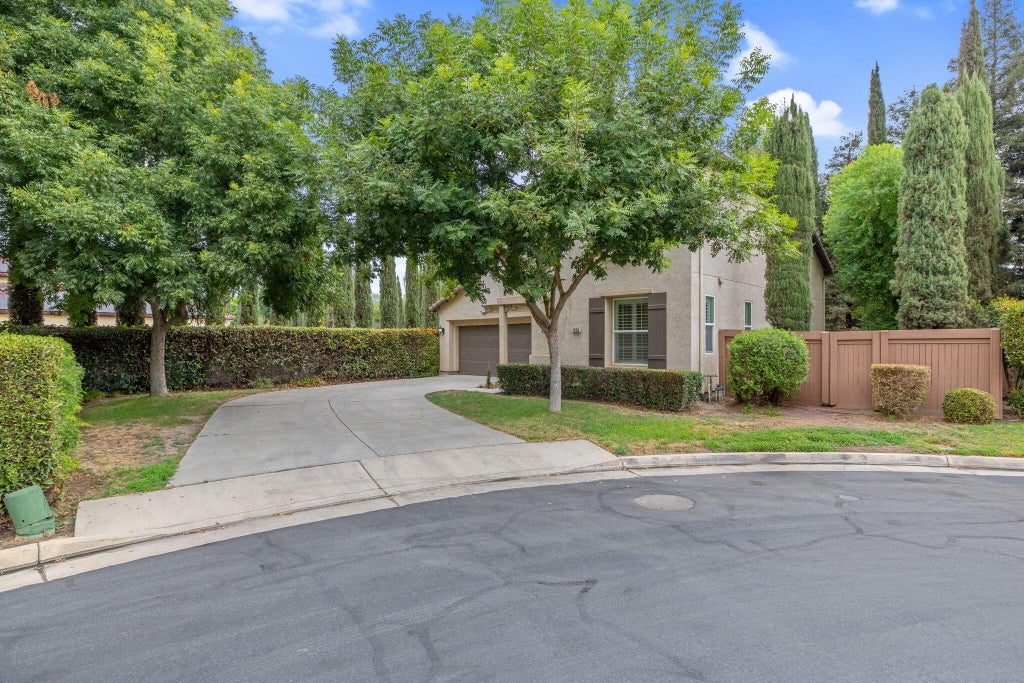 Photo of 1558 N Pisa Street, Visalia, CA 93291 (MLS # 243838)