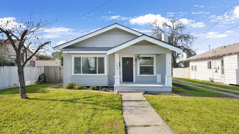 Photo of 1318 N Redington Street, Hanford, CA 93230 (MLS # 239229)