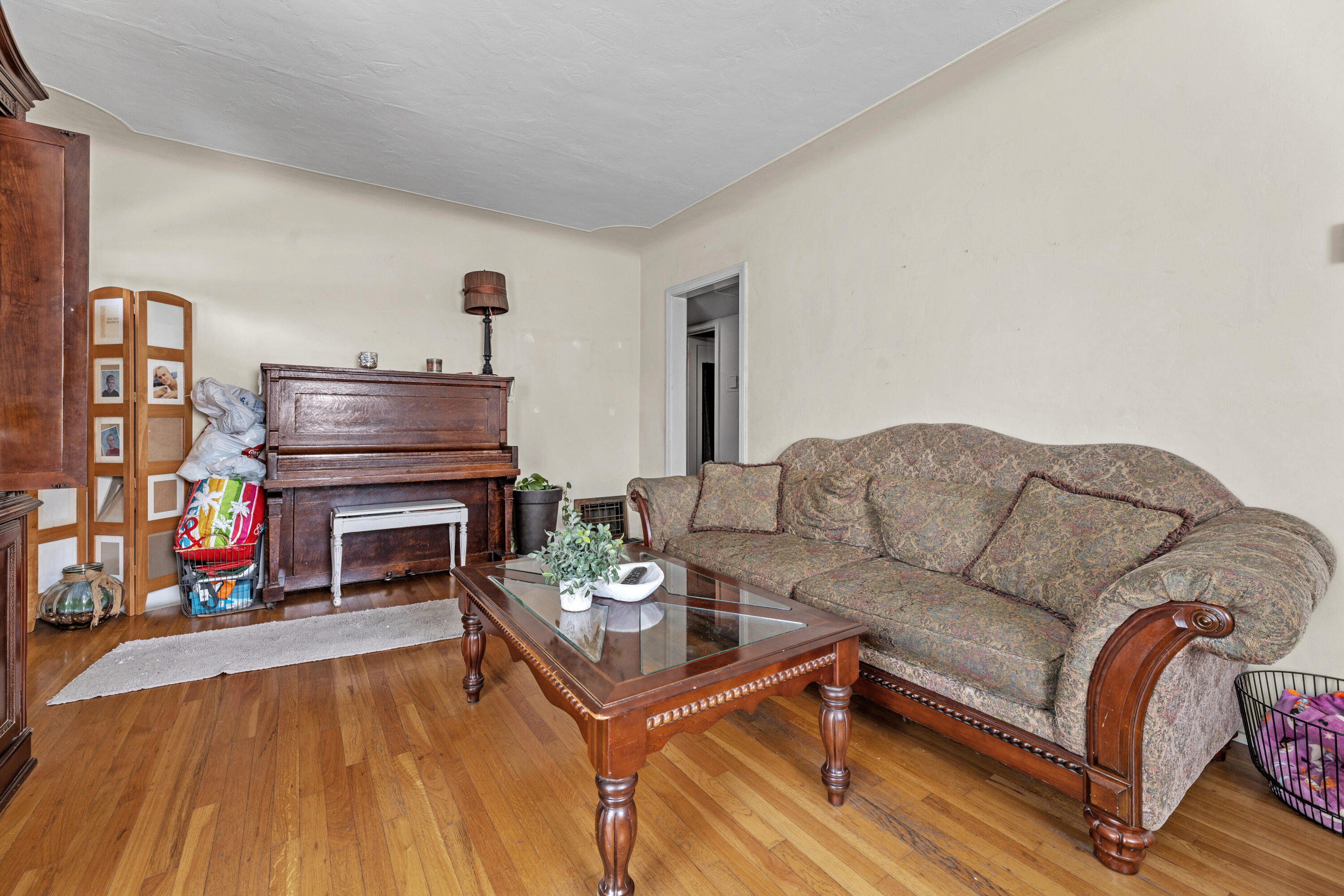 Tulare, California 93274, United States, 3 Bedrooms Bedrooms, ,1 BathroomBathrooms,Residential,Active,112755