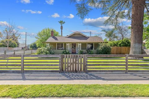 Photo of 801 N Stevenson, Visalia, CA 93291 (MLS # 240678)