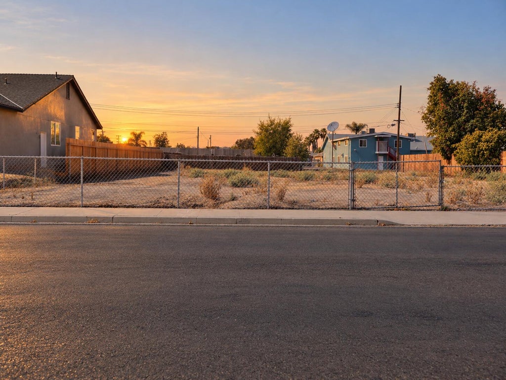 Photo of 1439 N Conyer Street, Visalia, CA 93291 (MLS # 244701)