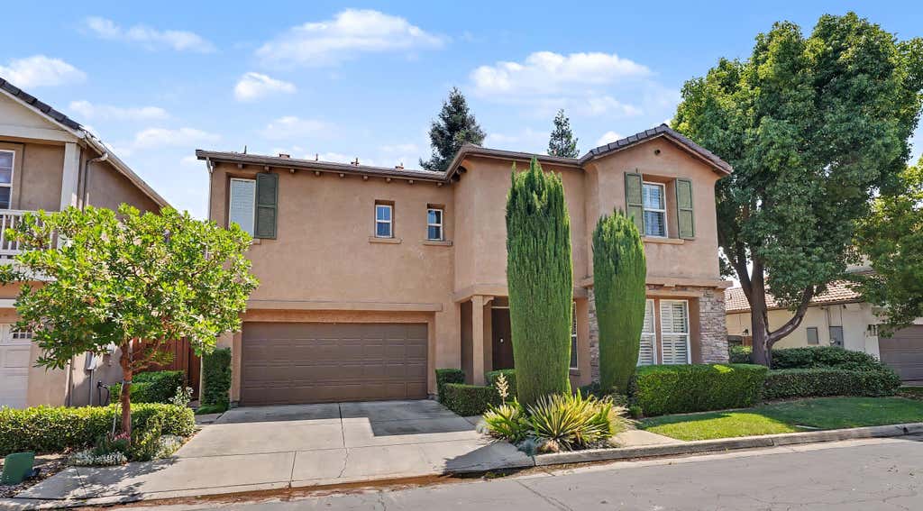 Photo of 1534 N Oliveto Court, Visalia, CA 93291 (MLS # 241590)