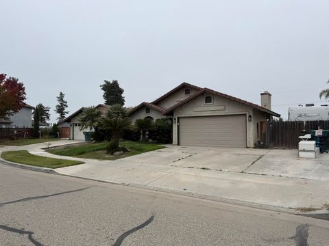 Photo of 1720 E Henshaw Avenue, Tulare, CA 93274 (MLS # 238805)