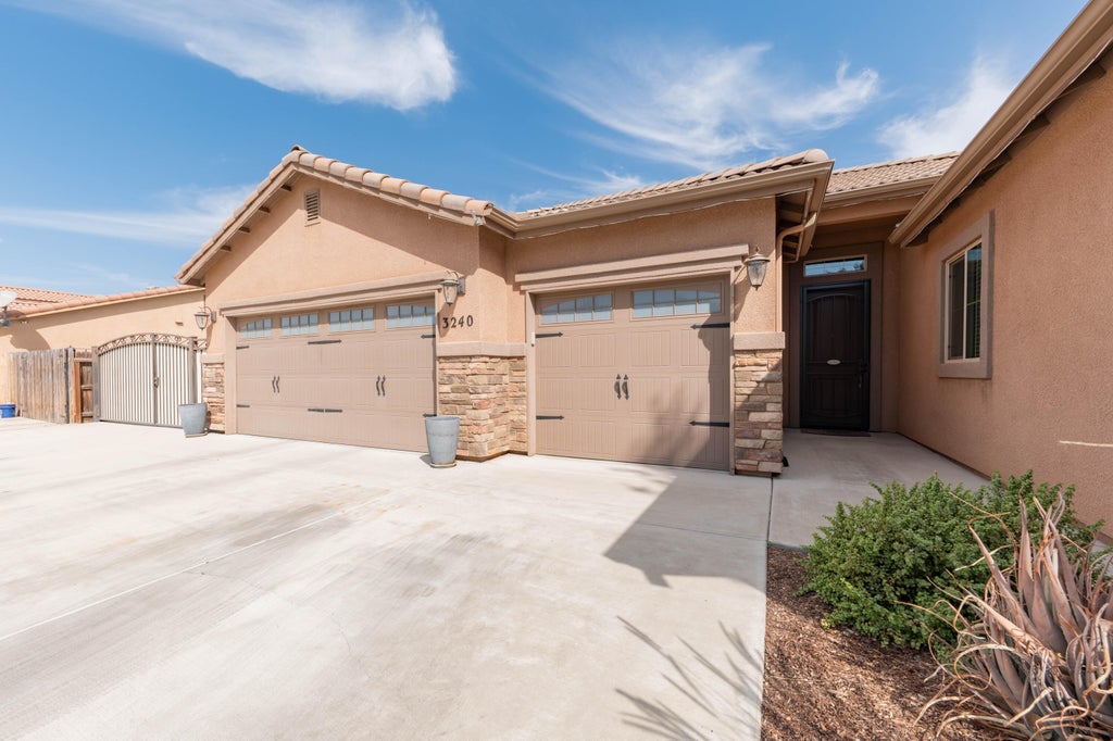 Photo of 3240 W Lark Avenue, Visalia, CA 93291 (MLS # 244160)