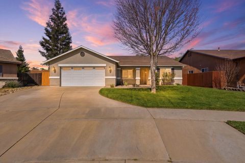 Photo of 2542 E Parkview Avenue, Visalia, CA 93292 (MLS # 240321)