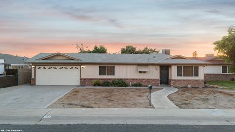 Photo of 141 N Walch Street, Porterville, CA 93257 (MLS # 242655)