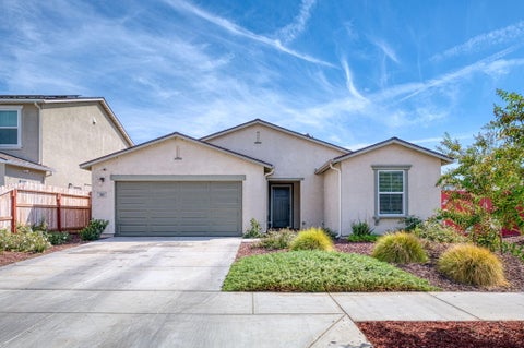 Photo of 545 W Bravo Avenue, Woodlake, CA 93286 (MLS # 243634)