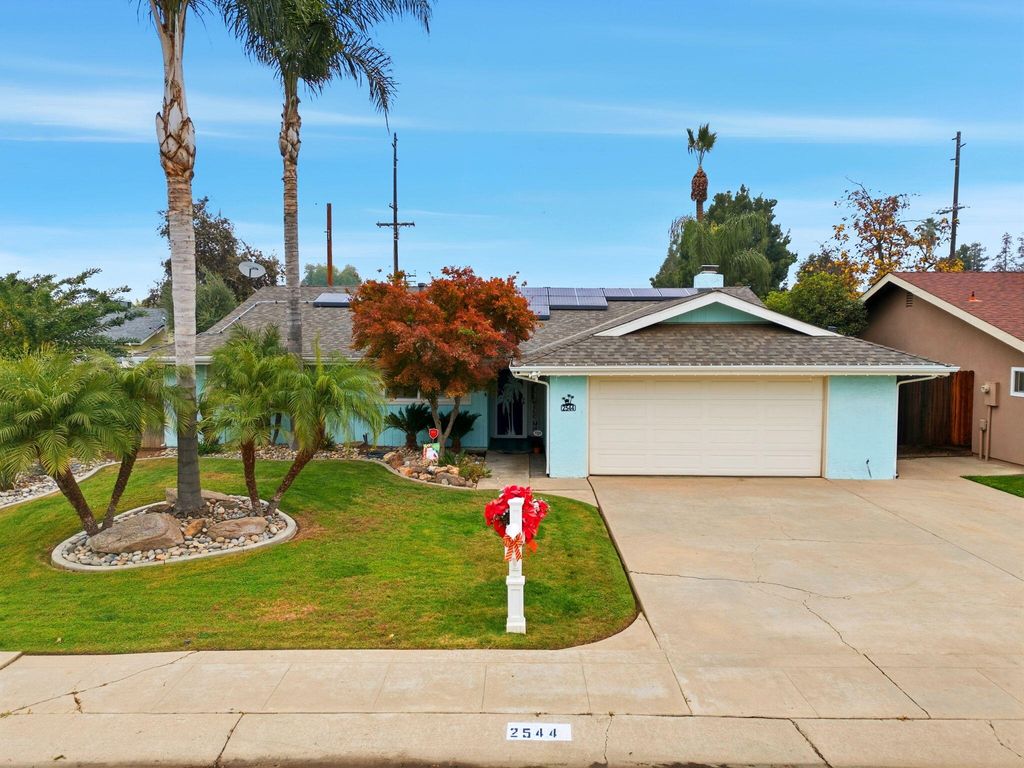 Photo of 2544 W Harter Avenue, Visalia, CA 93277 (MLS # 242622)