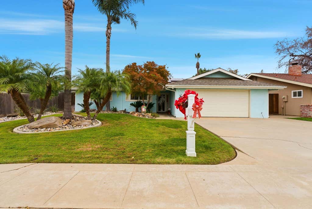 Photo of 2544 W Harter Avenue, Visalia, CA 93277 (MLS # 242622)
