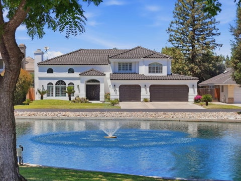 Photo of 5622 W Prospect Court, Visalia, CA 93291 (MLS # 242807)