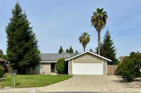 Photo of 3030 W Orchard Avenue, Visalia, CA 93277 (MLS # 240815)