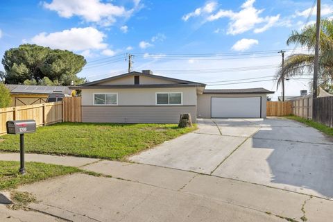 Photo of 1209 Neville Street, Hanford, CA 93230 (MLS # 240160)