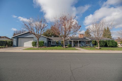 Photo of 1401 S Cotta Street, Visalia, CA 93292 (MLS # 239167)
