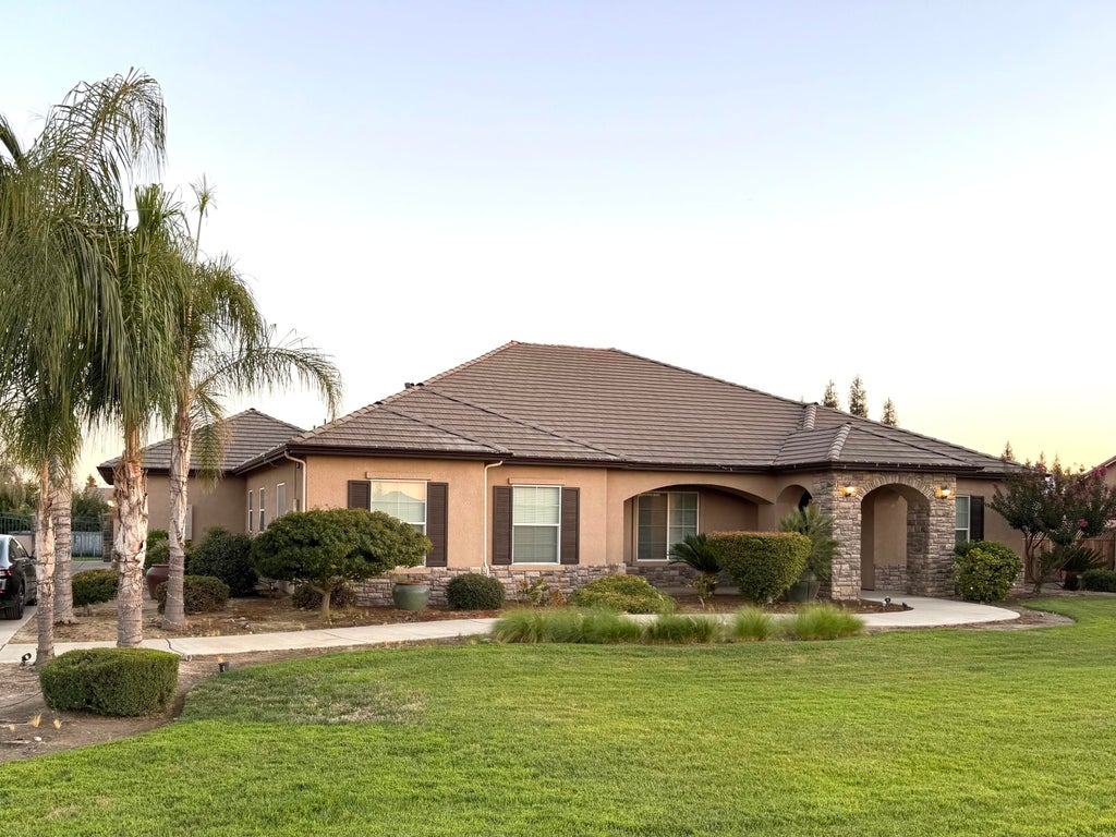 Photo of 12165 Avenue 322 Street, Visalia, CA 93291 (MLS # 243262)